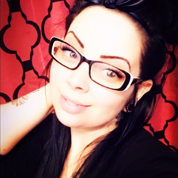 Meet your Posher, Moniqua - Picture 4 of 4